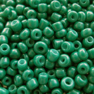Mörkgröna seed beads 3 mm 25 gram ca 550 pärlor (80475)