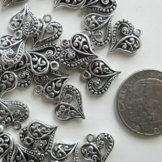 20 st charms/ berlocker i form av hjärtan