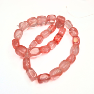 En sträng körsbärskvarts kuber 7,5-13x6,5-12,5x11,5 mm (ca 32 pärlor) (82044)