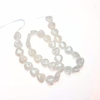 En sträng bergskristallpärlor hjärtan 12x12mm (ca 33 pärlor)  (82061)