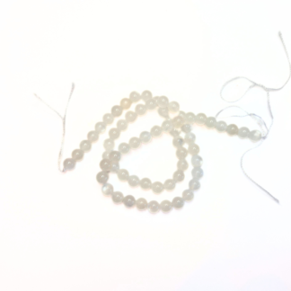 En sträng månsten-pärlor 6 mm, grad A (ca 60 pärlor)  (82288)