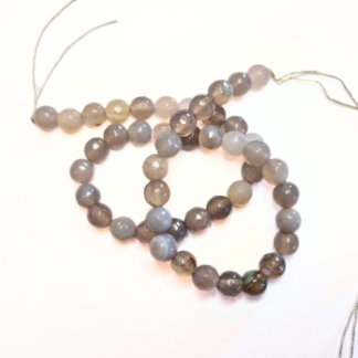 En sträng fasetterade bandagatpärlor 8mm (ca 46 pärlor) (82298)