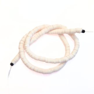 Platta polymerpärlor på sträng 6x1 mm, 380-400 pärlor (82300)