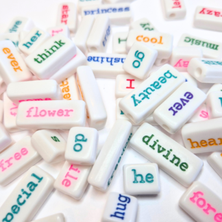 30 gram (ca 30 ord) akrylpärlor (82306)